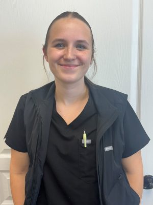 Meet Emma! Emma is an assistant at our Burley and Twin Falls locations. She grew up in Nevada and relocated to Twin Falls in 2019 to be closer to family. She loves swimming and enjoys hiking. She has a daughter, Lucy, who loves animals. Emma is currently pursuing her associate degree in biology.